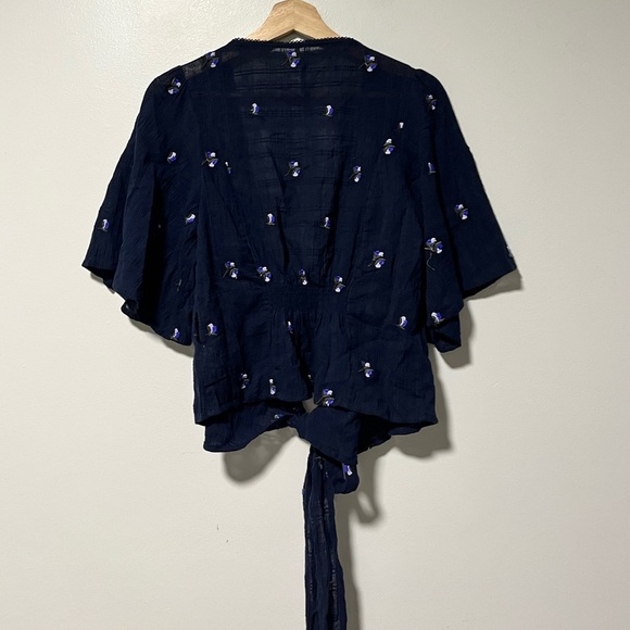 Free People XS Navy Blue Embroidered Wrap Blouse – Cotton, Boho Floral Tie Front - Picture 7 of 13